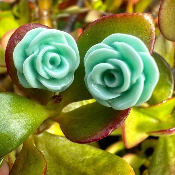 Green rose post earrings - Picture 1 of 8